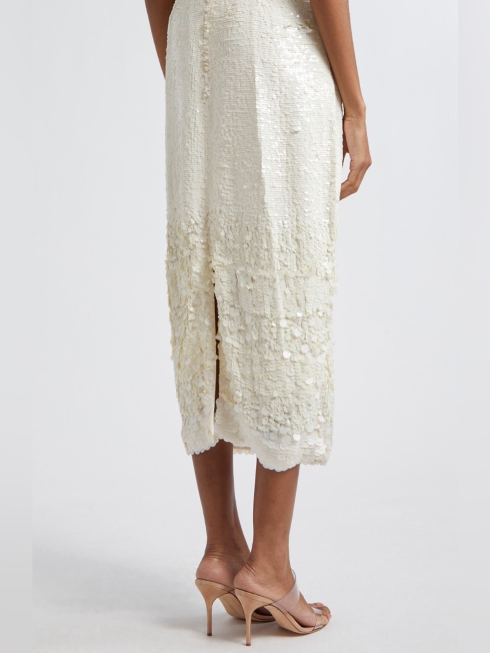$798 Veronica Beard
Perla‎ Sequin Dress in Iridescent Off-White Color, Size 4 - Picture 6 of 9